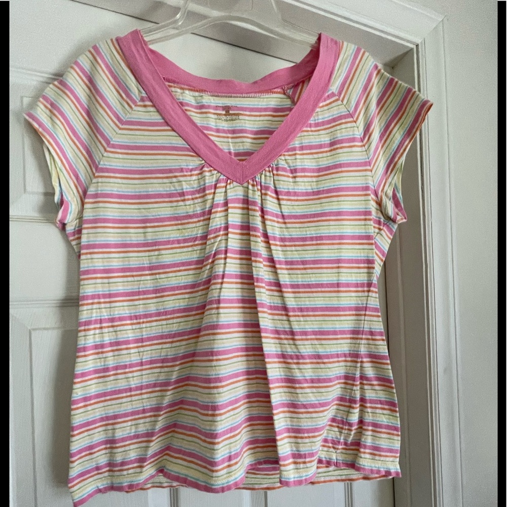 Jones New York Sport V neck shirt sleeve top